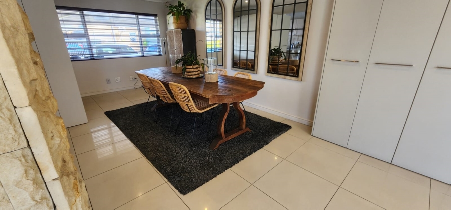 To Let 3 Bedroom Property for Rent in Uitzicht Western Cape